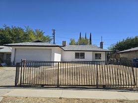 44414 Andale Ave, Lancaster, CA