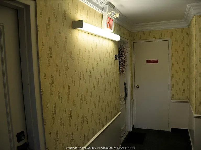 3044 Sandwich St #203 — Photo 3