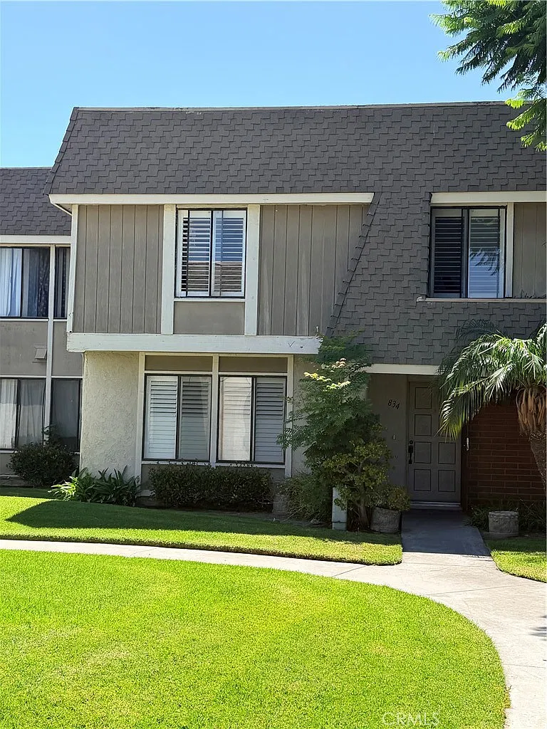 4 bed, 2.5 bath, 1525 sqft, $3,800 — Photo 2
