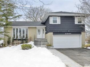 617 Park Ln, Cedarhurst, NY 11516