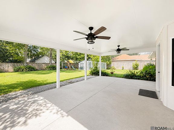 5th image of 223 Pecan Ave