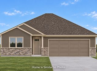 1941 Huffcutt Ln, Waupaca, WI 54981