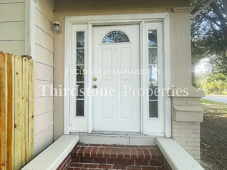 920 Alderside St — Photo 2