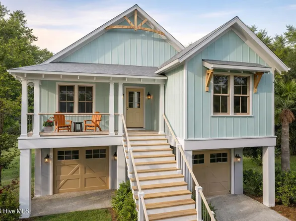 138 NE 6th Street, Oak Island, NC 28465