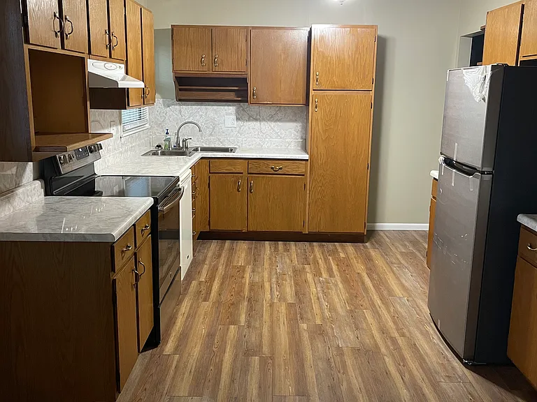 1824 Fairmont Dr — Photo 2
