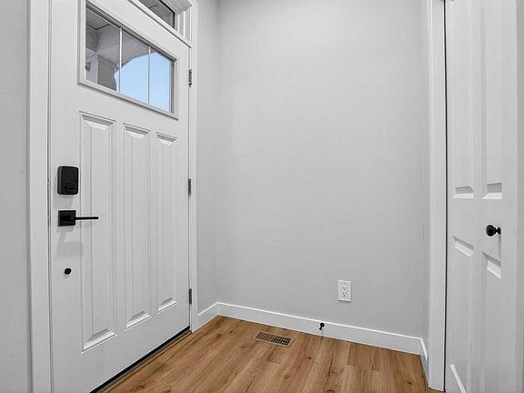 3rd image of 41 Lavender Rd SE