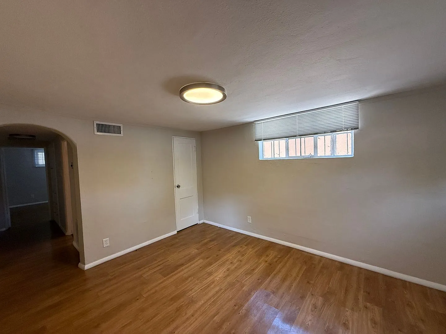 Unm/Cnm Basement 1/Bd 1/Ba Washer/Dryer — Photo 2