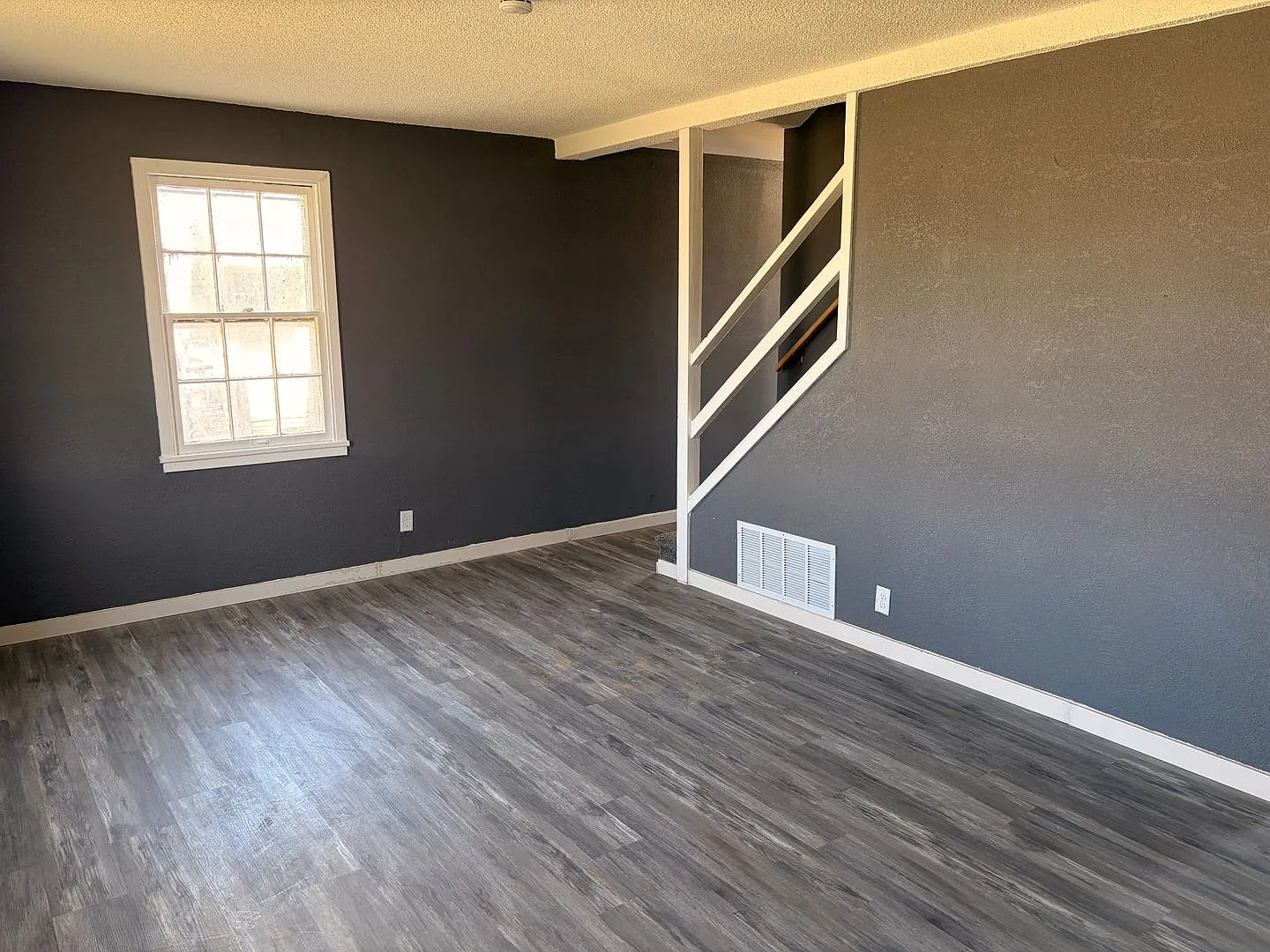 46 Blackhawk Ave — Photo 3