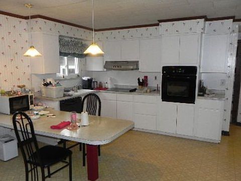 3rd image of 2 Dorothy Ln