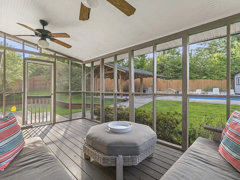 2541 Cross Winds Ln — Photo 18