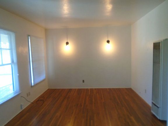 4th image of 2100-2110 23rd St #2104
