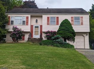 112 Roberts Pl, Stewartsville, NJ 08886
