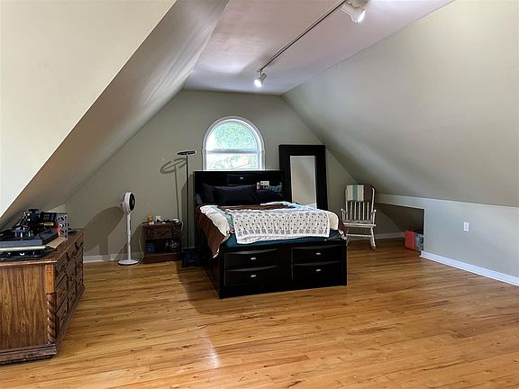 2nd image of 663 Harrison St