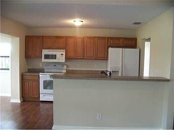 4th image of 16 Cedar Cir