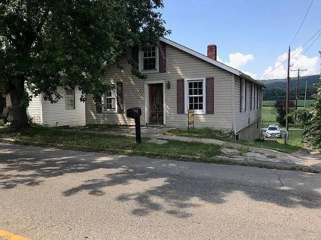 408 E Main St photo 1