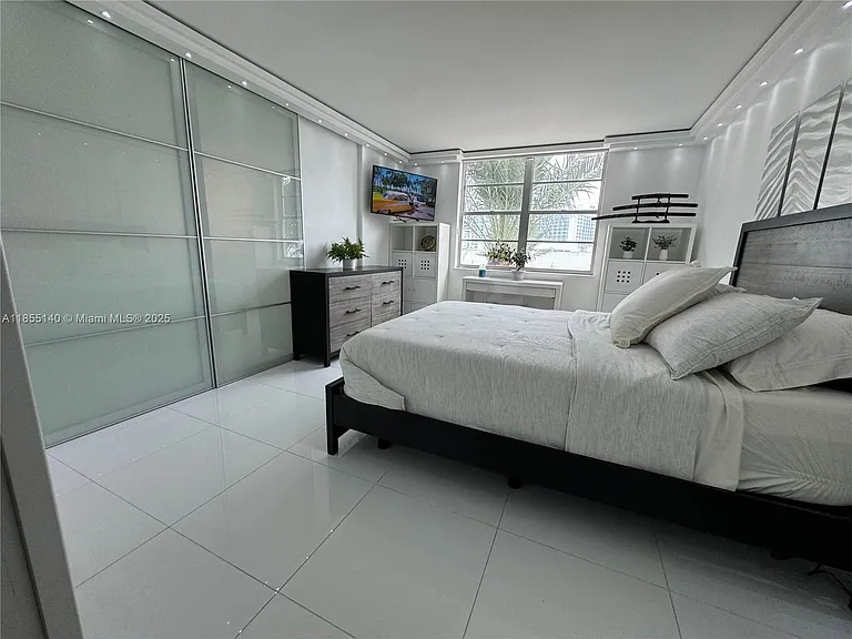 6770 Indian Creek Dr #5S — Photo 10