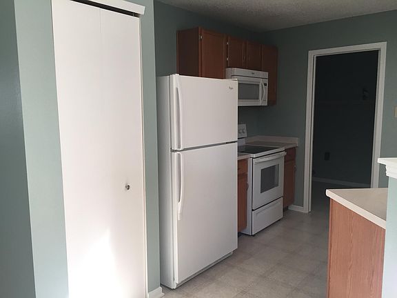 2nd image of 14639 Roeriver Ct