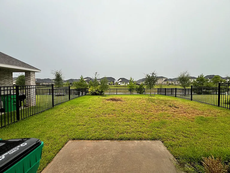 27103 Blue Pool Dr — Photo 4