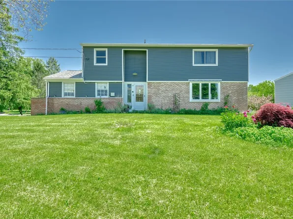 68 Green Clover Dr, Henrietta, NY 14467