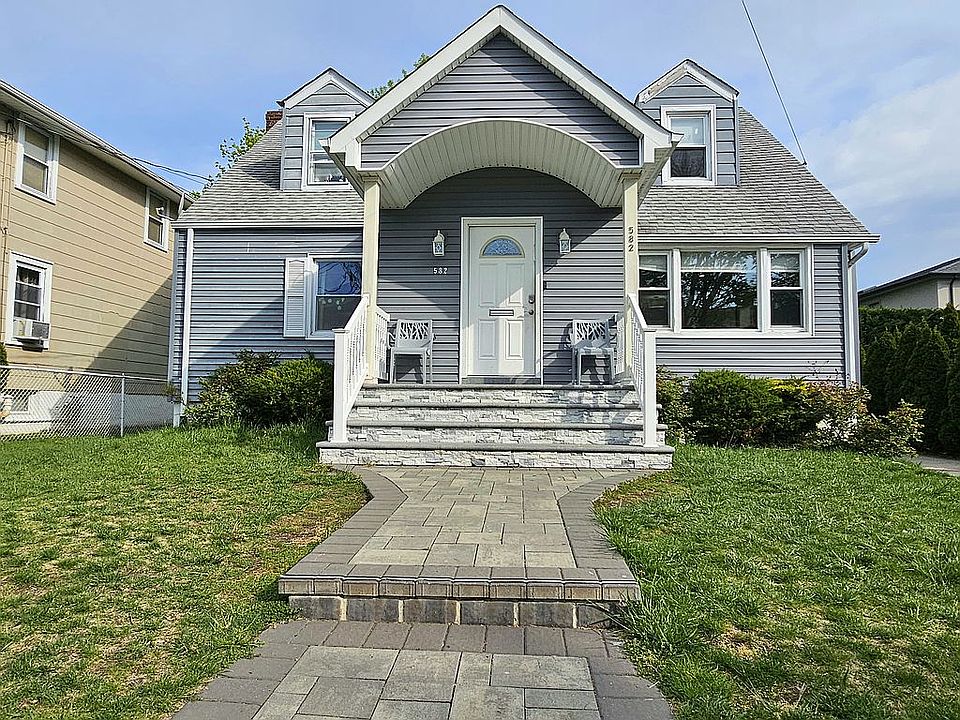 1st image of 582 Grant Pl