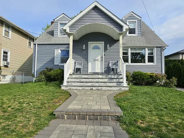 582 Grant Pl, Cedarhurst, NY 11516