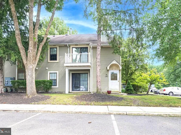 186 Collin Ct #B, Mount Laurel, NJ 08054