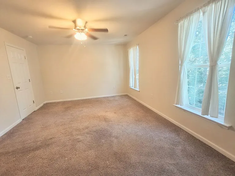 2913 Lakeview Pkwy — Photo 9