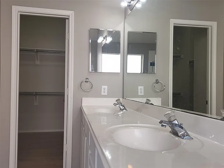 11203 Newberry Dr — Photo 9