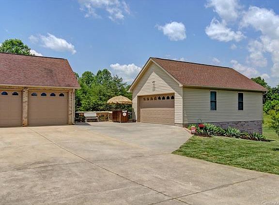 2nd image of 209 Sandtrap Dr #18