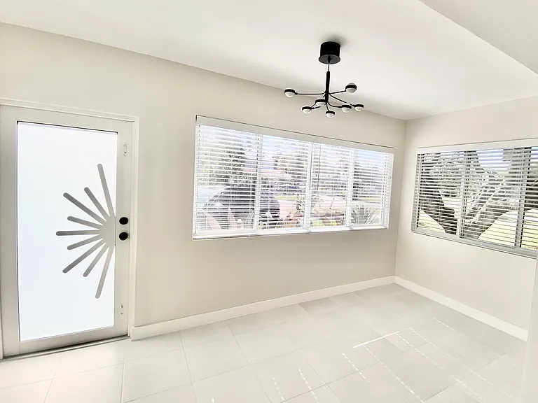sunroom/flex space