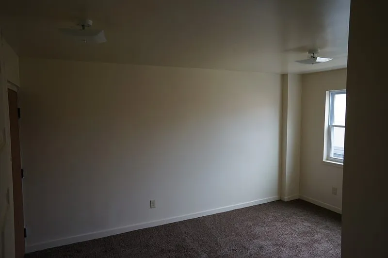 5 bed, 2.0 bath, 1800 sqft, $5,700 — Photo 3