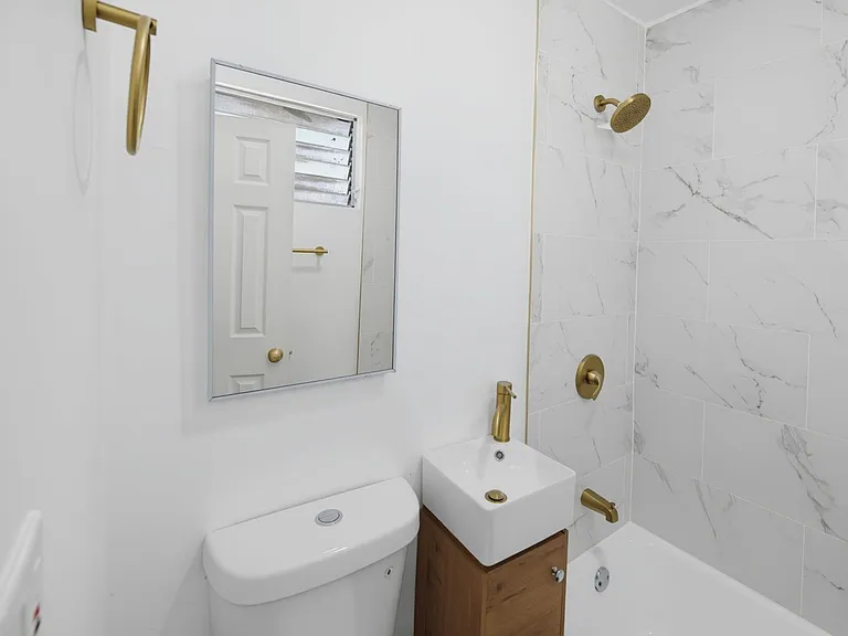 869 W 41st St #7 — Photo 3