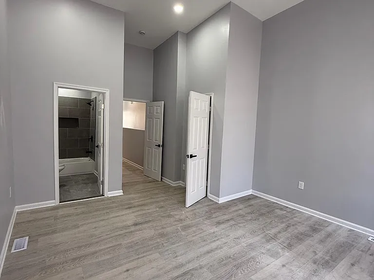 1806 N Mount St — Photo 18