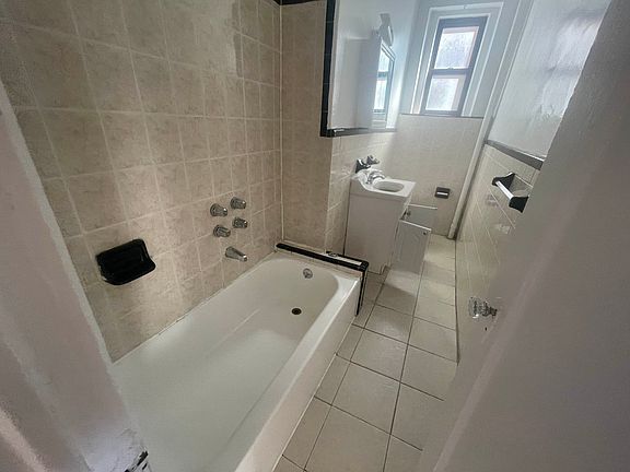 4th image of 32-54 31st St #C