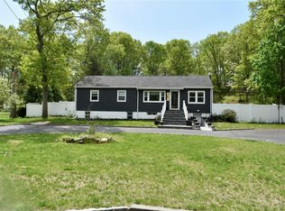 18 Clearview Ave, Selden, NY 11784