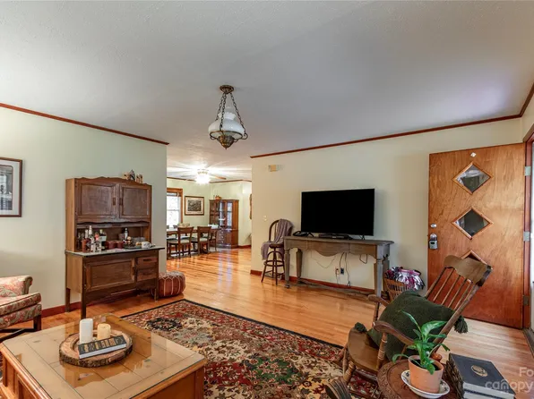 2851 Little Creek Rd, Burnsville, NC 28714