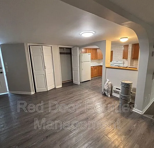 1215 N Columbus St #C — Photo 3