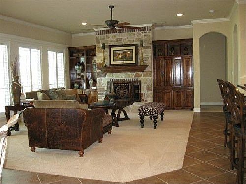 4th image of 1045 Crown Valley Dr