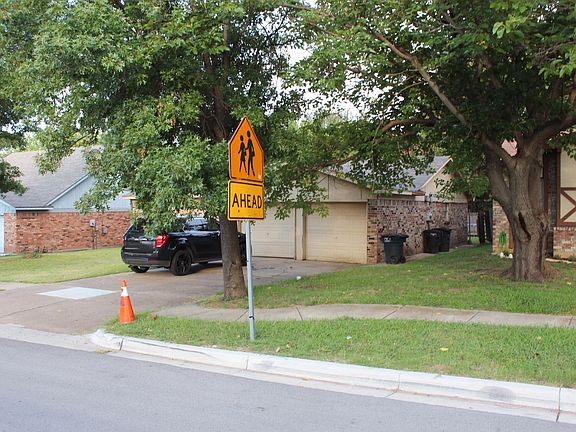 3rd image of 6604 Woodway Dr