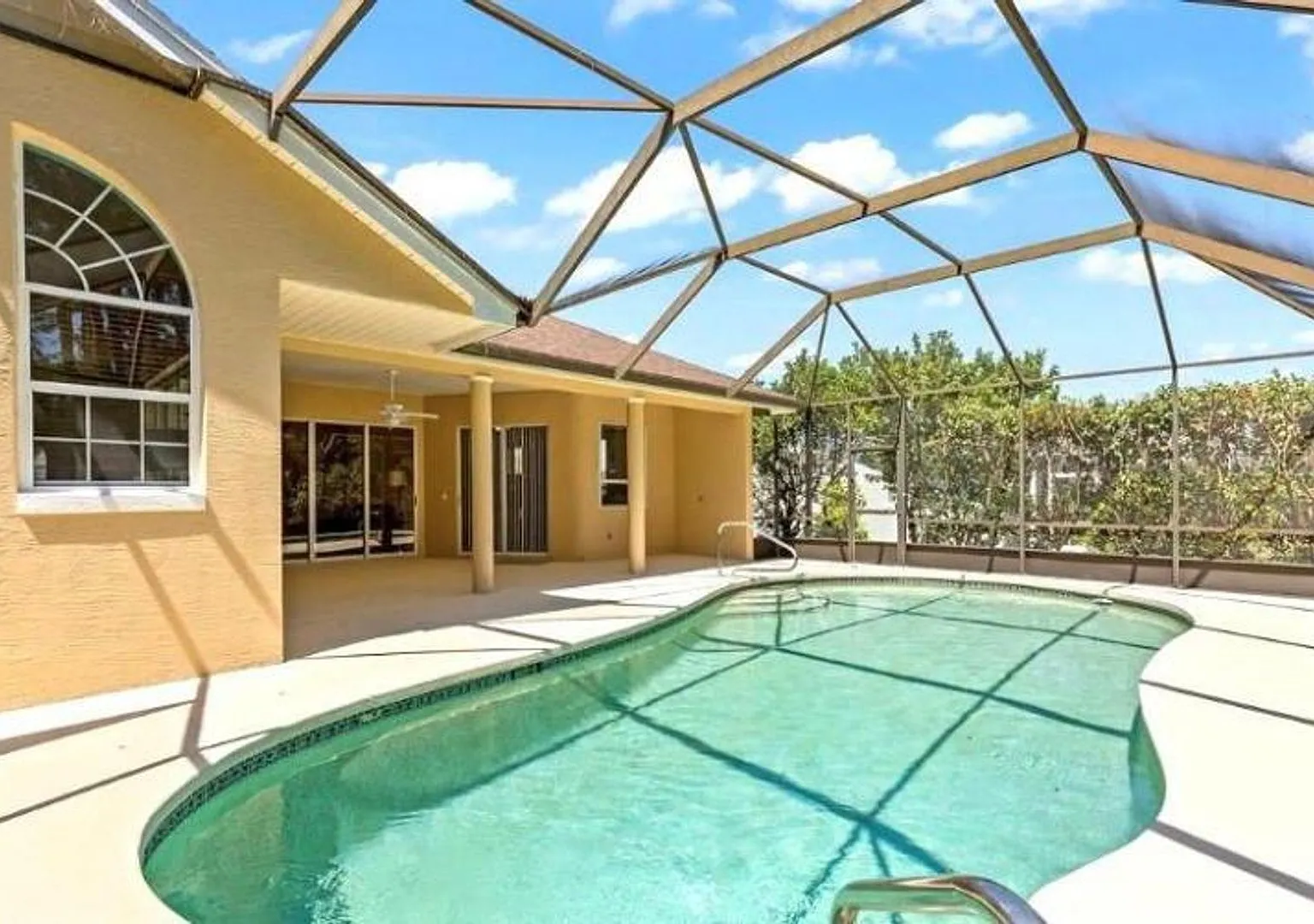 Welcome to one of Palm Coast most beautiful POOL Homes — Photo 2
