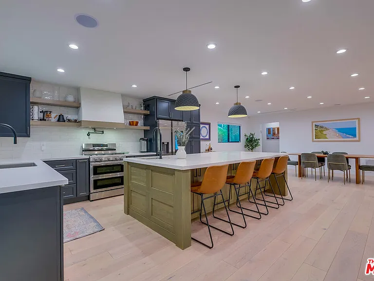 5715 Corteen Pl — Photo 8