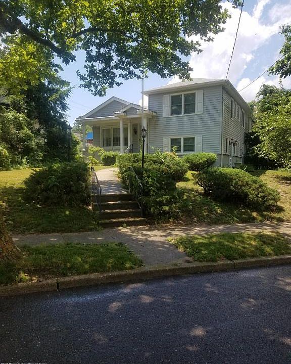 1st image of 6 S Lake Dr