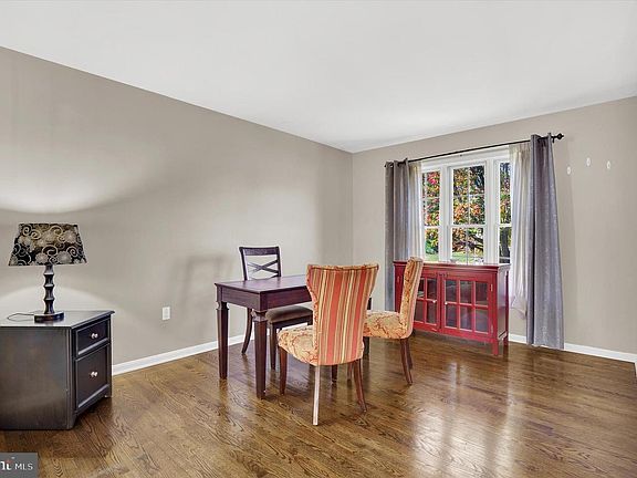 5th image of 938 Hillside Ave