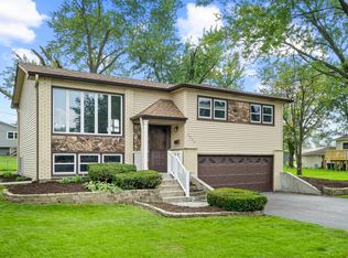 2221 Crabtree Ave, Woodridge, IL