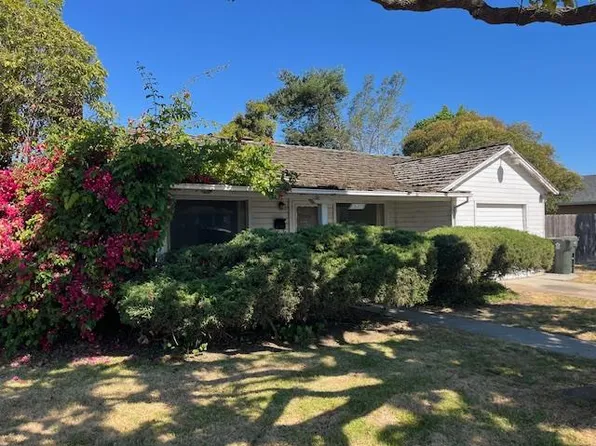 1257 Linwood Dr, Salinas, CA 93906