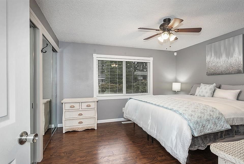 1st image of 301 Sugar Pine Dr