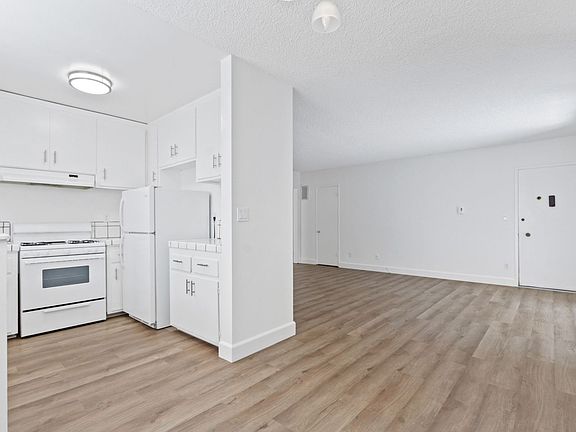 5th image of 3625 Mentone Ave APT 1