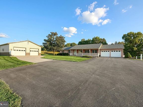 3rd image of 598 Darrow Rd