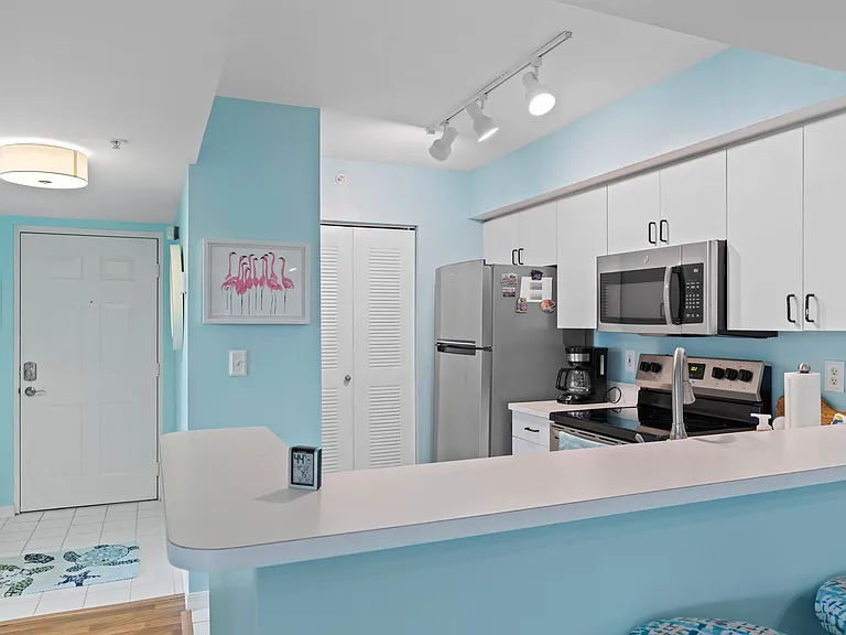 1640 N 42nd Cir #208 — Photo 3