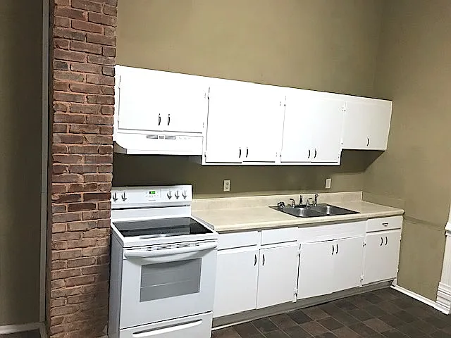 627 W Broad St — Photo 5